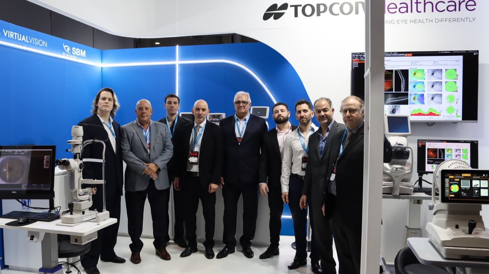 Equipo de Opticare en el stand de Topcon Healthcare